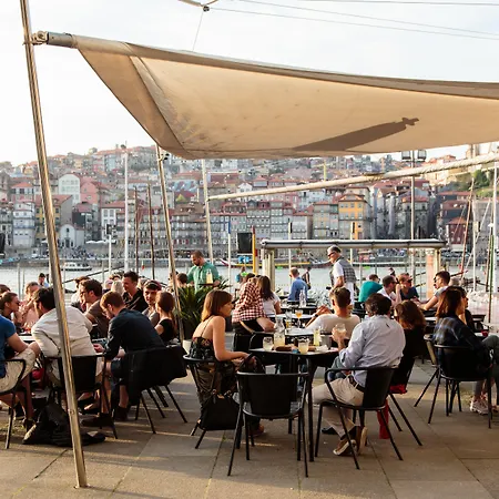 The House Of Sandeman Hostel